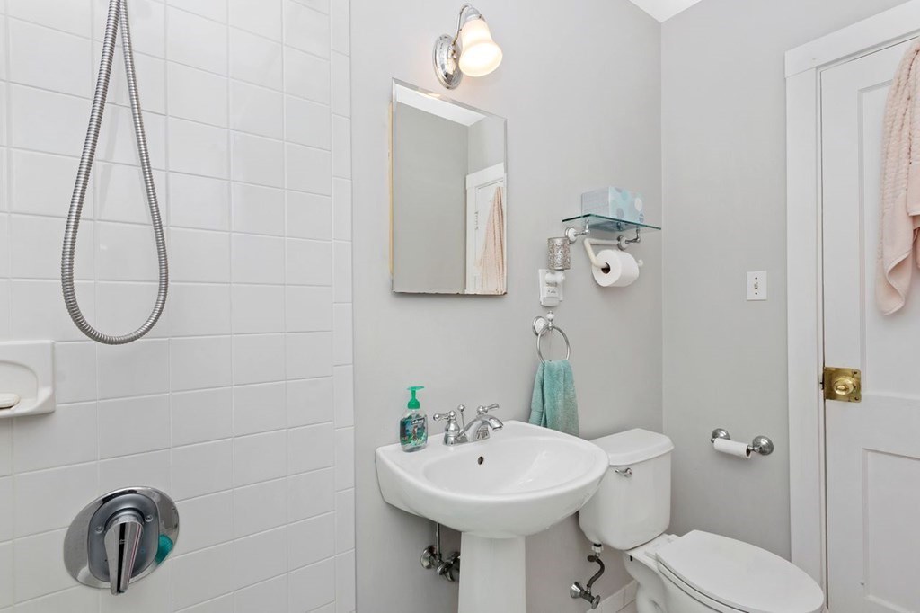 74 Elson Road, Unit 1 Waltham, MA 02451 - Photo 10 of 37 Gallery Image 10