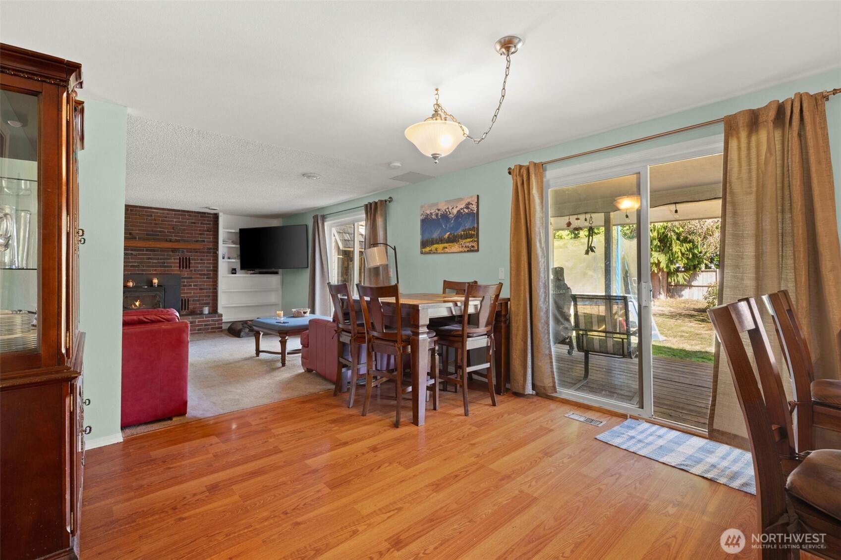 1420 Dundee Drive Cosmopolis, WA 98537 - Photo 14 of 40 a view of a livingroom with furniture window and wooden floor