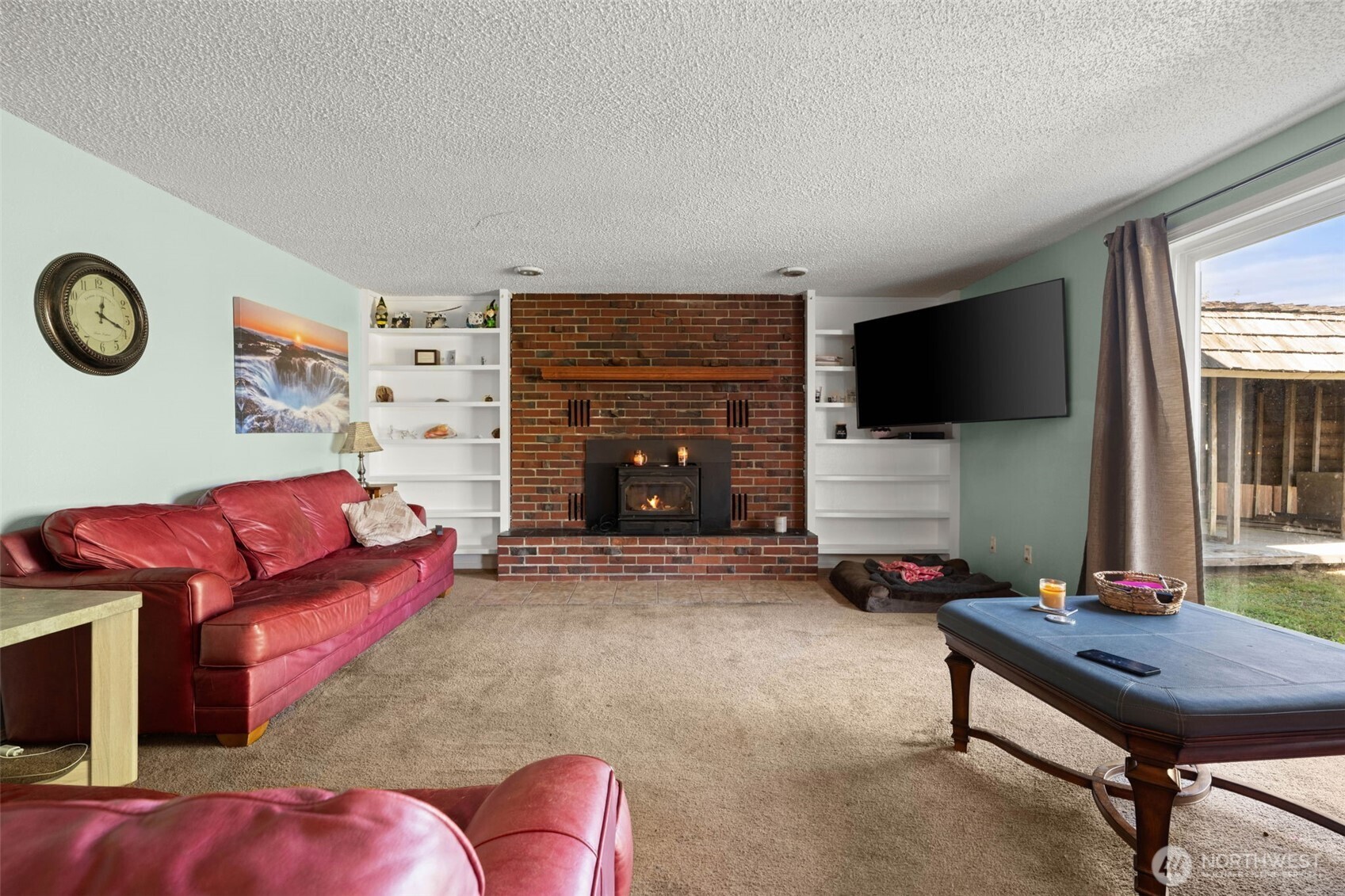 1420 Dundee Drive Cosmopolis, WA 98537 - Photo 15 of 40 a living room with furniture and a flat screen tv