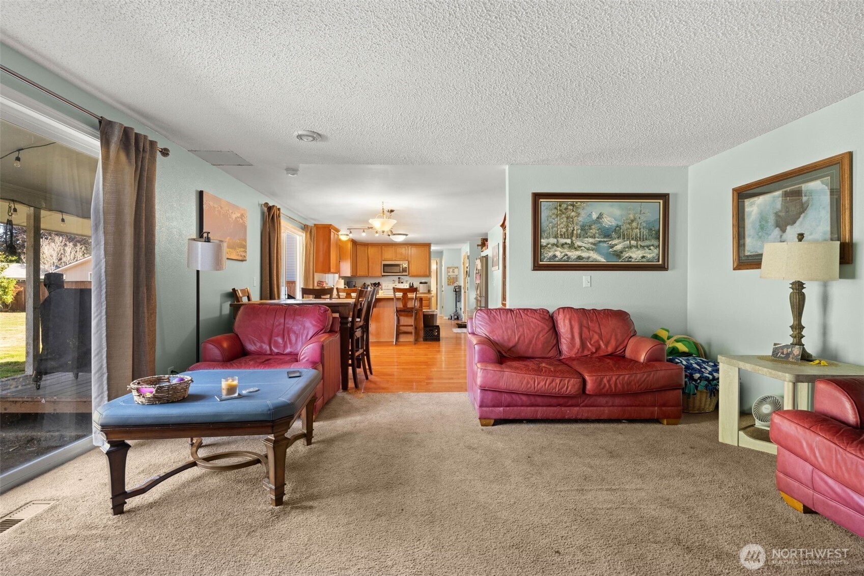 1420 Dundee Drive Cosmopolis, WA 98537 - Photo 17 of 40 a living room with furniture and a potted plant