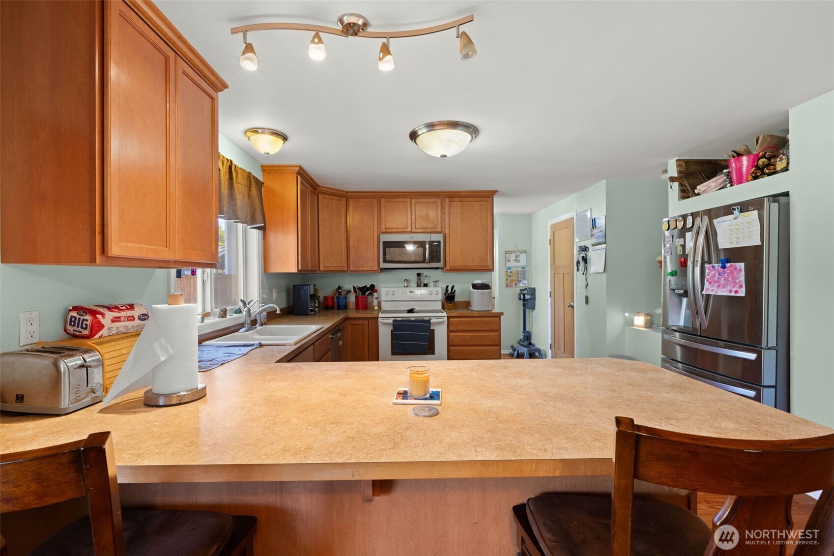 1420 Dundee Drive Cosmopolis, WA 98537 - Photo 10 of 40 a kitchen with stainless steel appliances granite countertop a sink refrigerator and cabinets