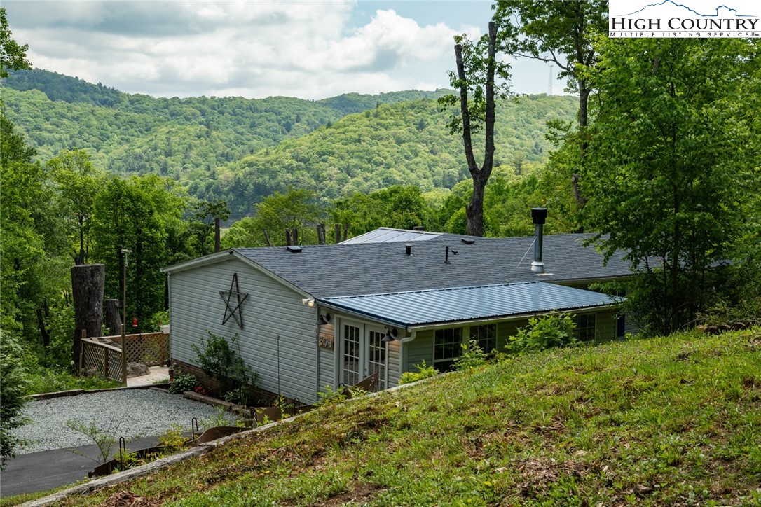 509 Leon Coffey Road Blowing Rock, NC 28605 - Photo 2 of 49