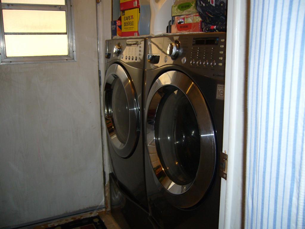 9902 Jamacha Boulevard, Unit SPACE #165 Spring Valley, CA 91977 - Photo 15 of 25 a utility room with dryer and washer