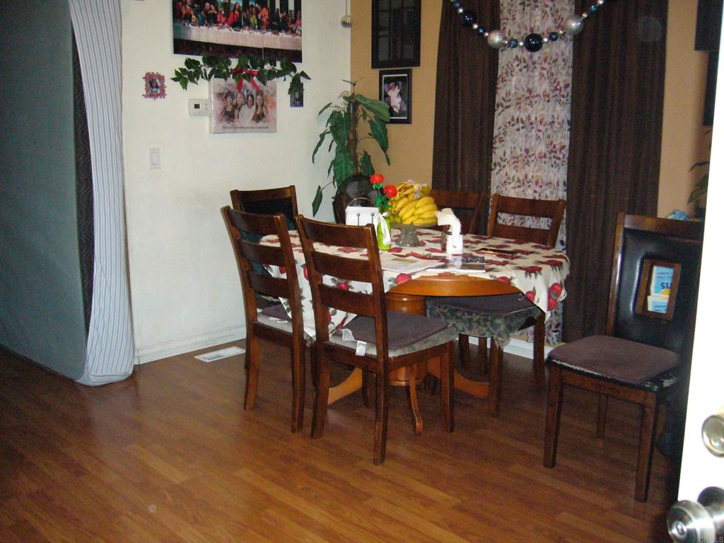 9902 Jamacha Boulevard, Unit SPACE #165 Spring Valley, CA 91977 - Photo 7 of 25 a dining room with furniture and wooden floor