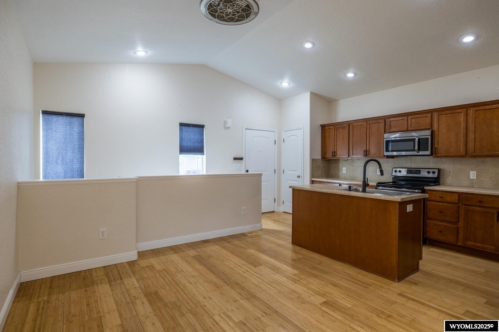 940 South 3rd Avenue Mills, WY 82644 - Photo 3 of 24