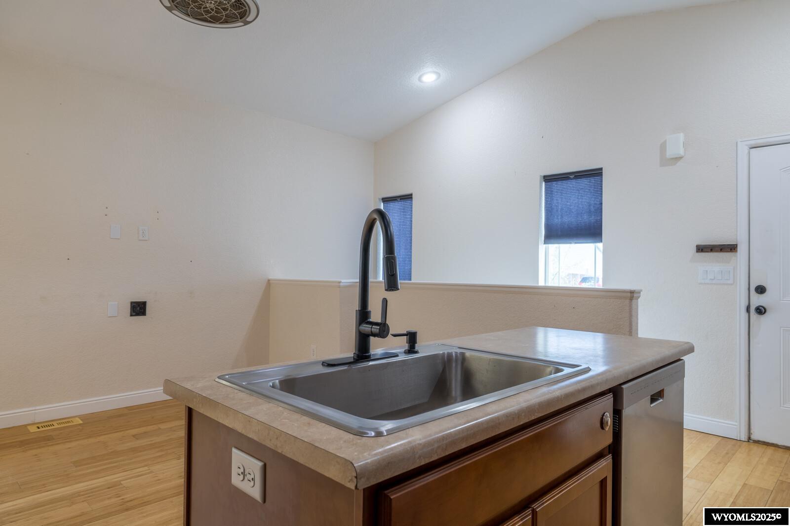 940 South 3rd Avenue Mills, WY 82644 - Photo 6 of 24