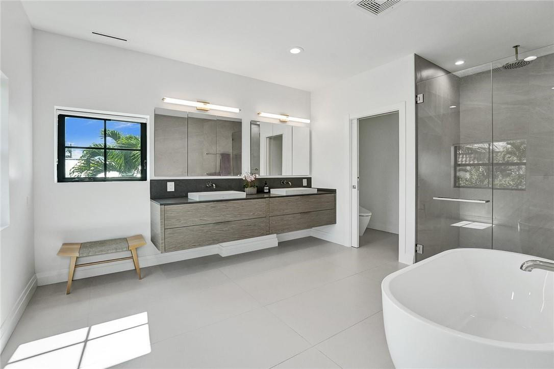 9 Tahoe Lane Sea Ranch Lakes, FL 33308 - Photo 40 of 54 Photo 40