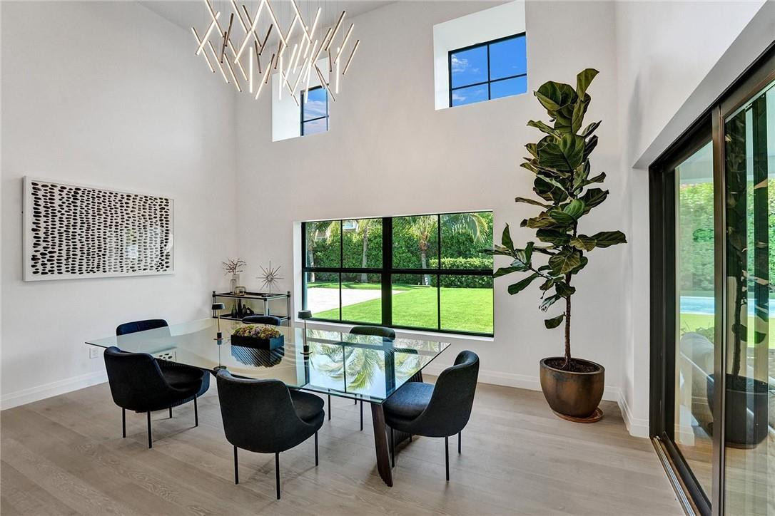 9 Tahoe Lane Sea Ranch Lakes, FL 33308 - Photo 4 of 54 a living room with furniture and a potted plant