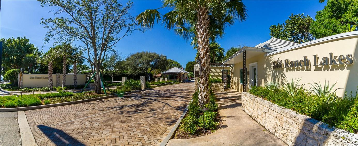 9 Tahoe Lane Sea Ranch Lakes, FL 33308 - Photo 50 of 54 a view of a backyard
