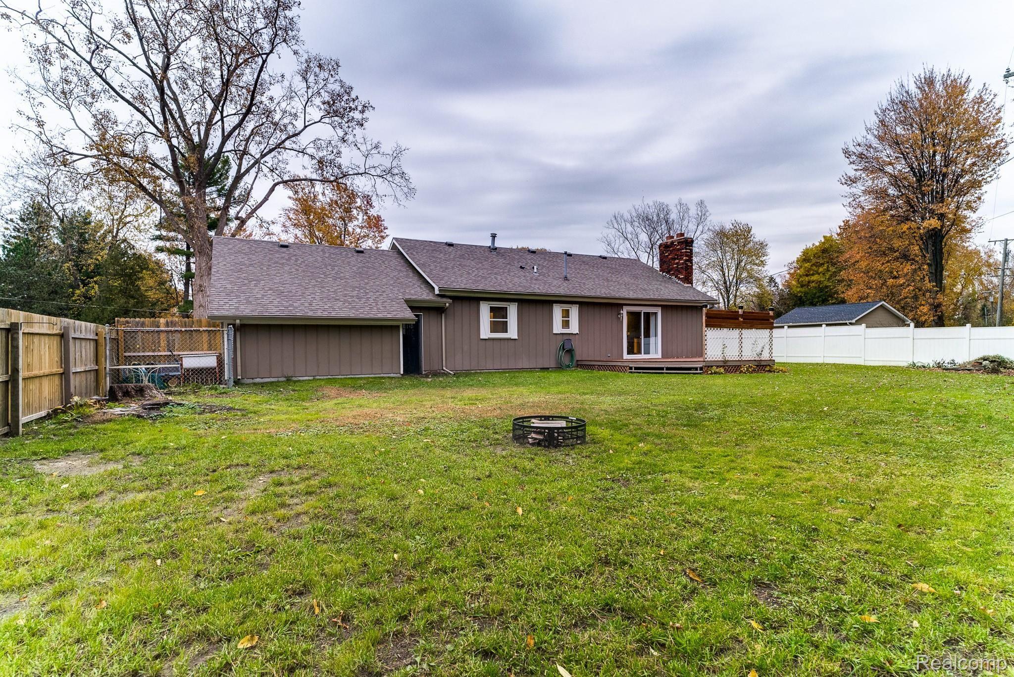 5895 Lakeshore Road Fort Gratiot, MI 48059 - Photo 28 of 46 5895 Lakeshore Rd (27 of 38).jpg