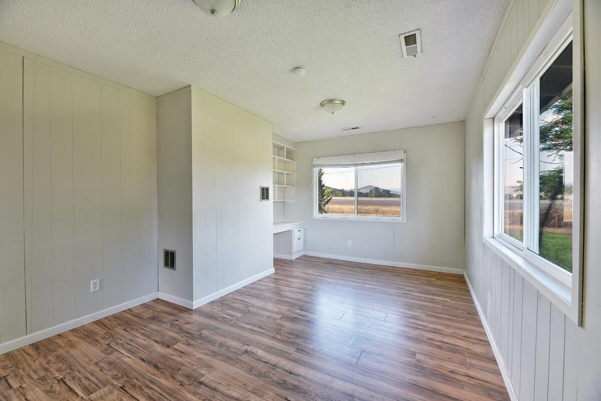 4375 Nellis Frontage Road Central Point, OR 97502 - Photo 11 of 25 DSC_3971