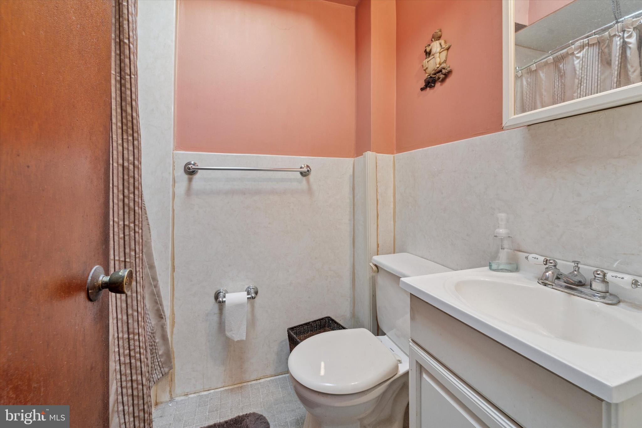 4014 Worrilow Road Brookhaven, PA 19015 - Photo 18 of 25 Hall bathroom w/tub and skylight