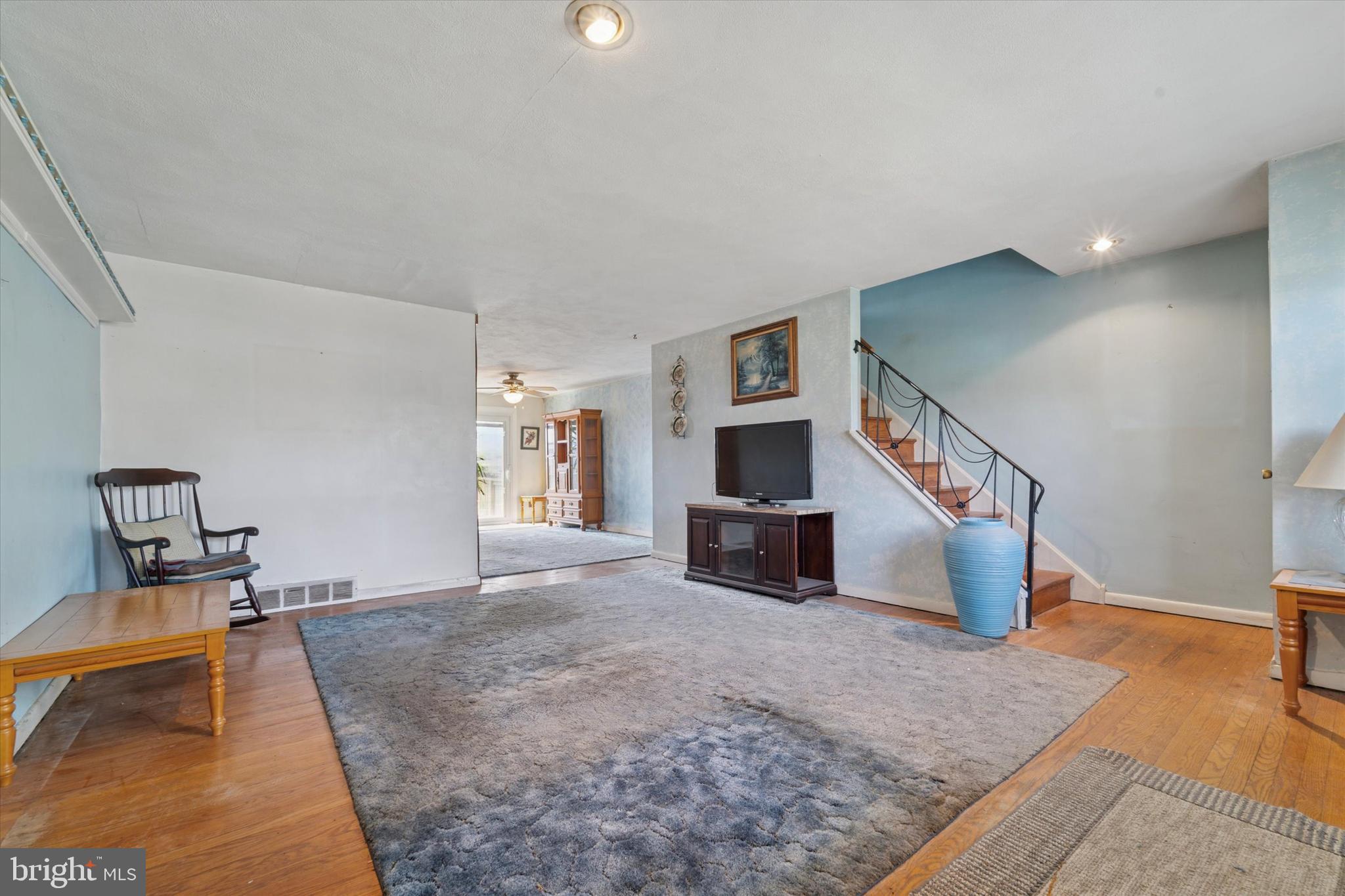 4014 Worrilow Road Brookhaven, PA 19015 - Photo 3 of 25 Large, open, bright living room at front entry