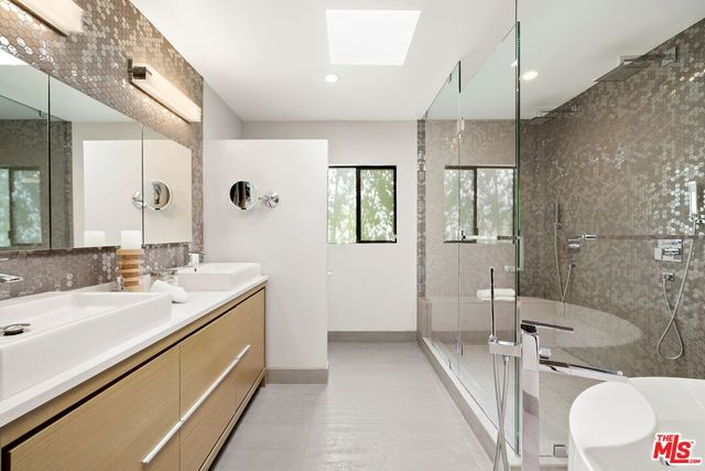 $2,995,000 | 11401 Dona Evita Drive, Studio City, CA 91604