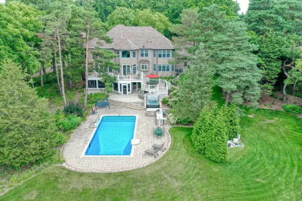 $1,465,000 | W36 Oakwood Drive, Delafield, WI 53018