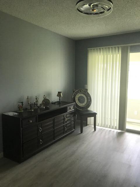 340 Mansfield Drive Boca Raton, FL 33434 - Photo 10 of 23 a room with a table and a chair