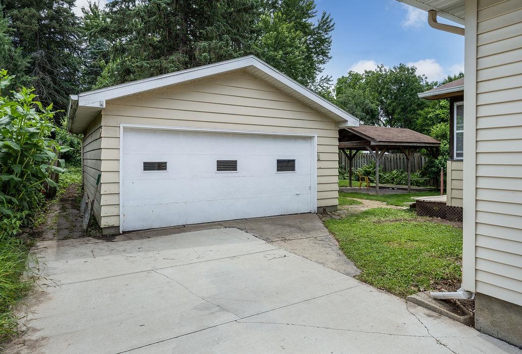 2407 Waunona Way Madison, WI 53713 - Photo 33 of 54