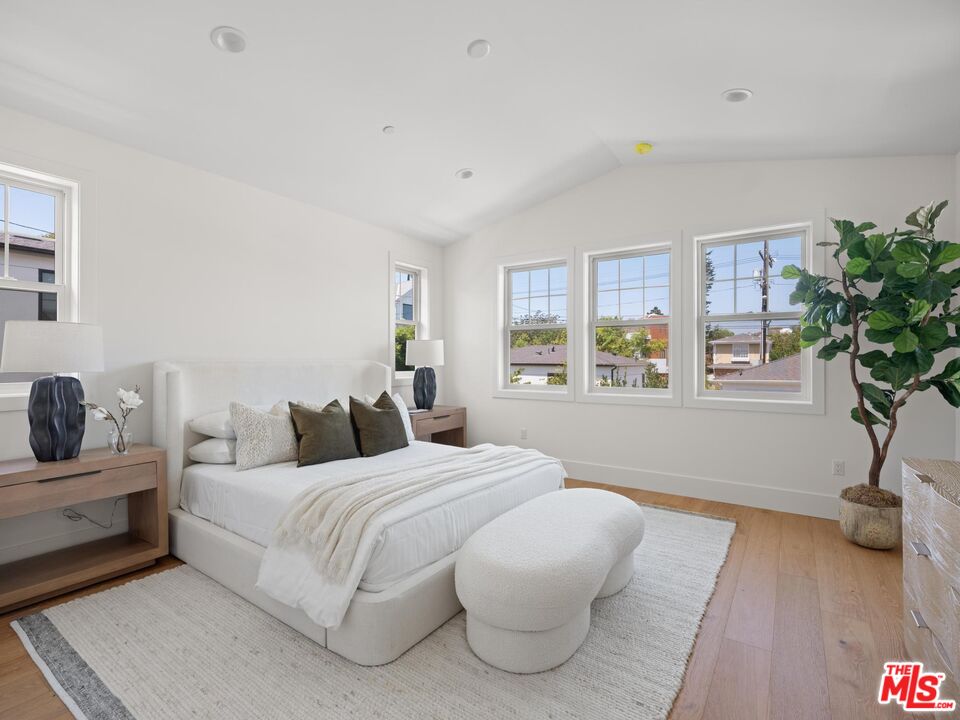 11957 Modjeska Place Los Angeles, CA 90066 - Photo 15 of 26 Gallery Image 15