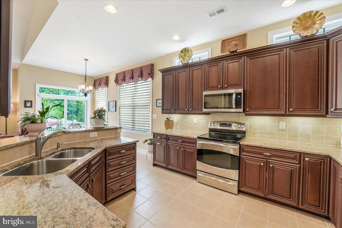 504 Logan Road Phoenixville, PA 19460 - Photo 5 of 67 Gourmet kitchen