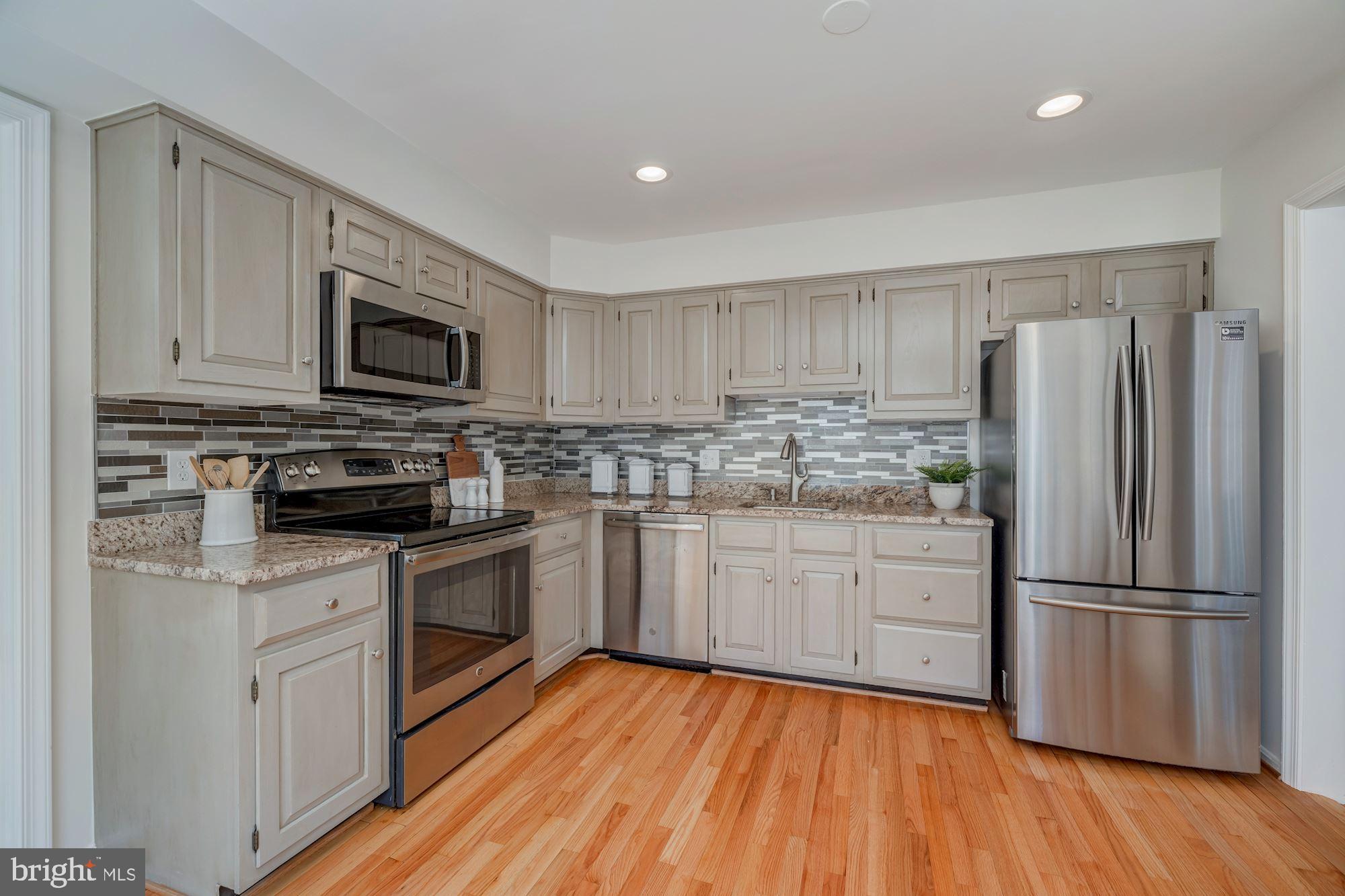 1212 Winter Hunt Road McLean, VA 22102 - Photo 13 of 52 Kitchen w/ granite counters