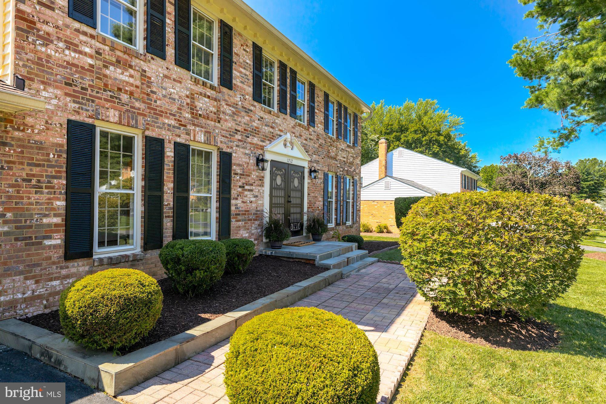 1212 Winter Hunt Road McLean, VA 22102 - Photo 3 of 52 Front Walkway