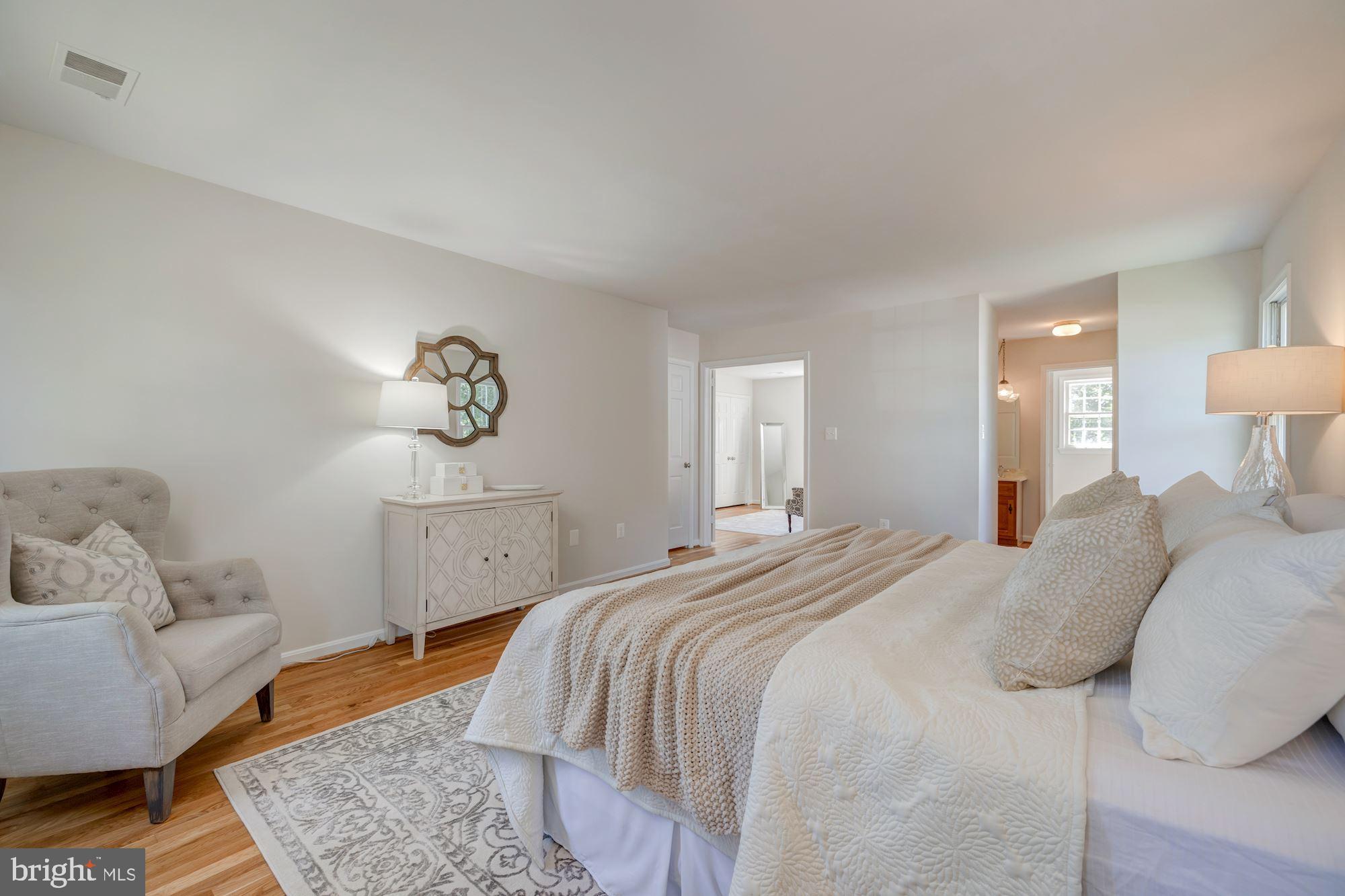 1212 Winter Hunt Road McLean, VA 22102 - Photo 27 of 52 Owners' Suite