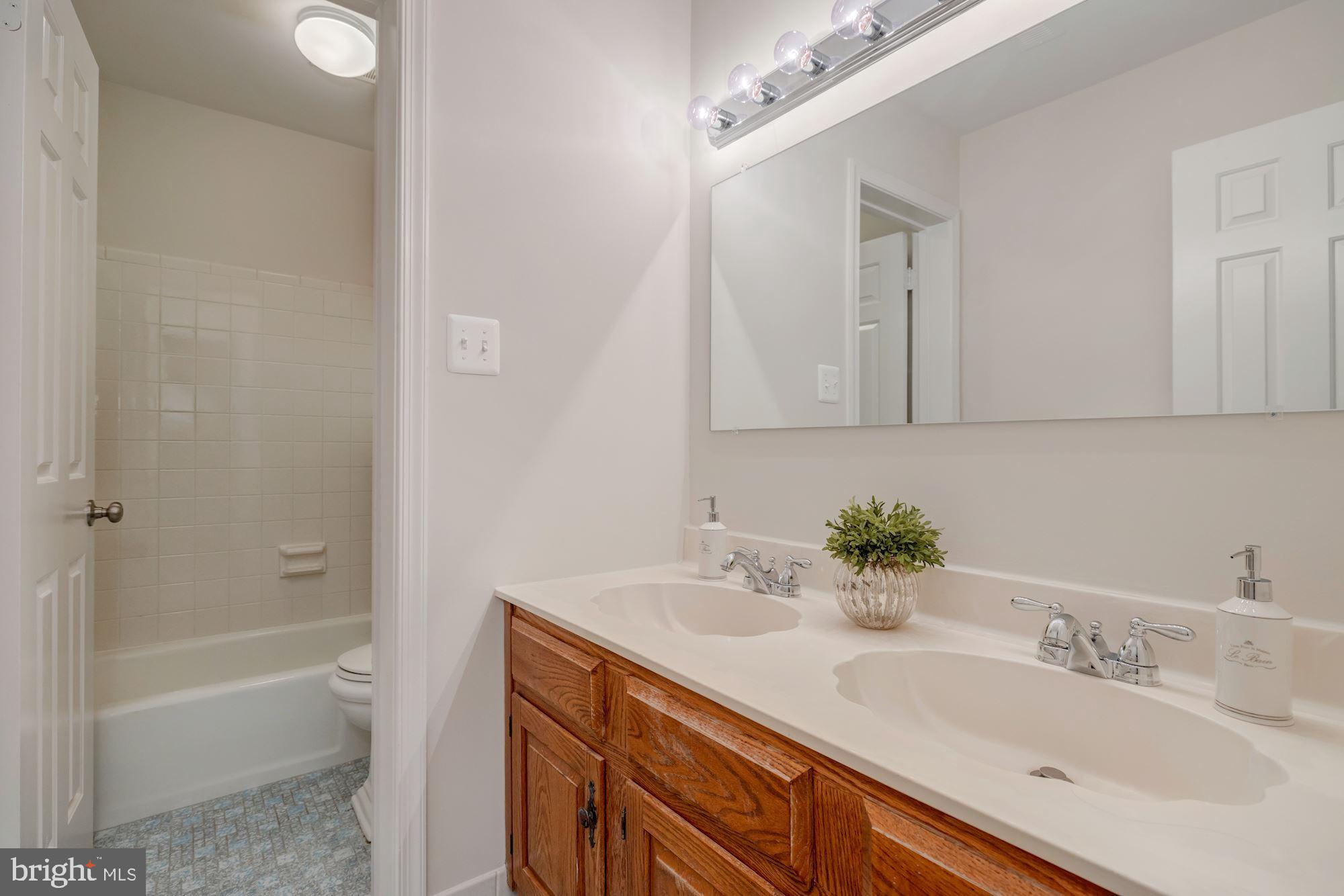 1212 Winter Hunt Road McLean, VA 22102 - Photo 34 of 52 Full Bath