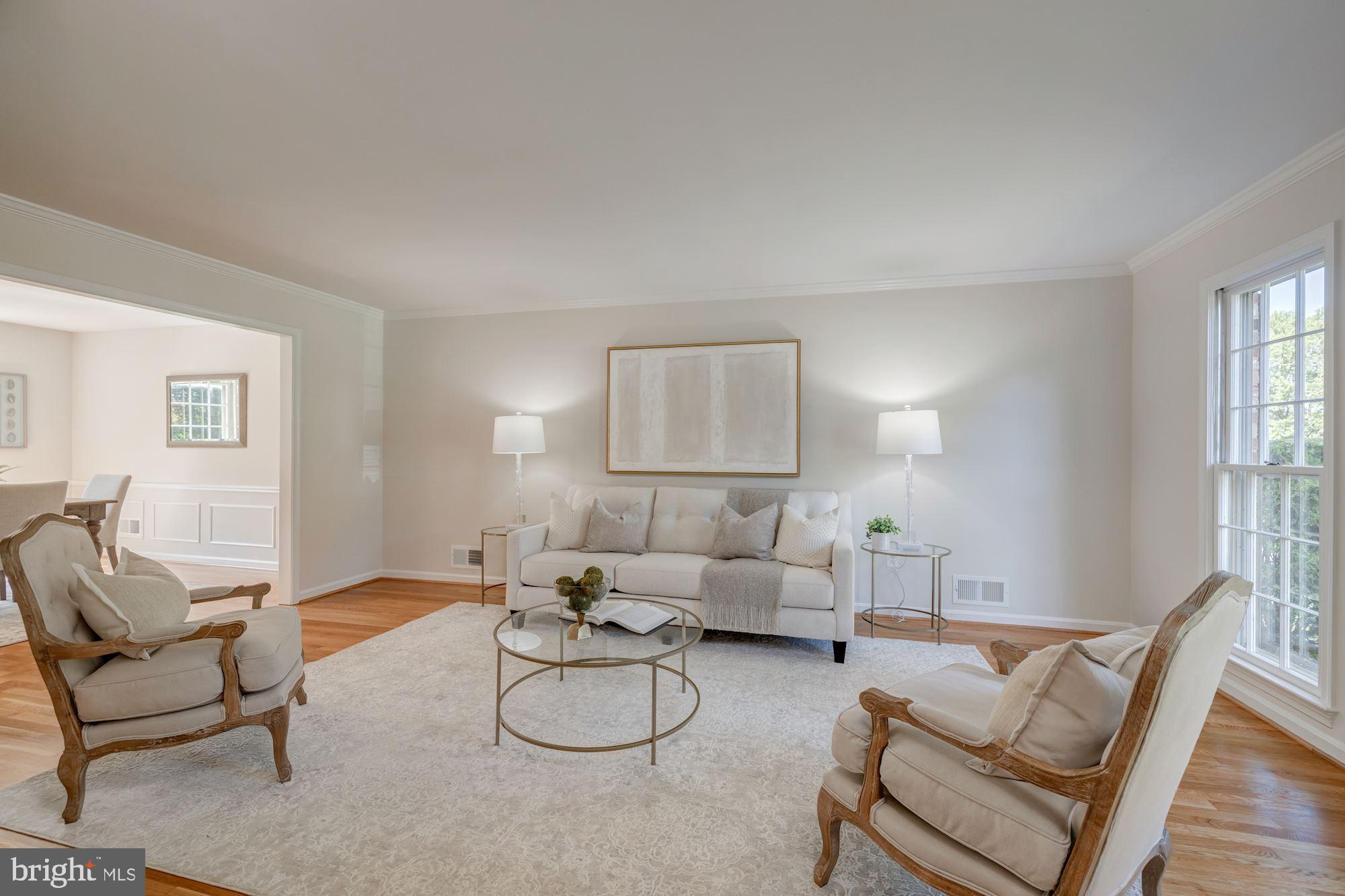 1212 Winter Hunt Road McLean, VA 22102 - Photo 6 of 52 Living Room