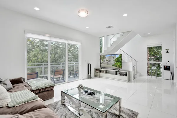 $5,100 | 1347 North Ocean Boulevard, Pompano Beach, FL 33062