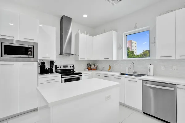 $5,100 | 1347 North Ocean Boulevard, Pompano Beach, FL 33062