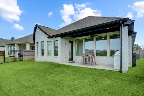 a view of a house with backyard and porch