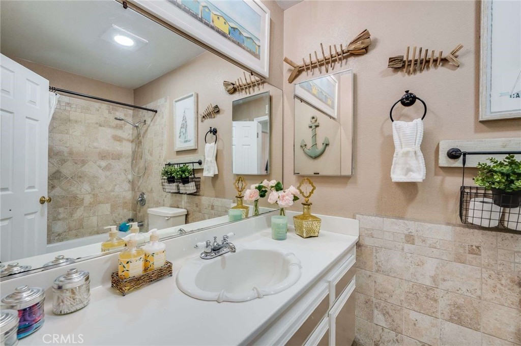 8215 Sandy Lane Paramount, CA 90723 - Photo 21 of 36