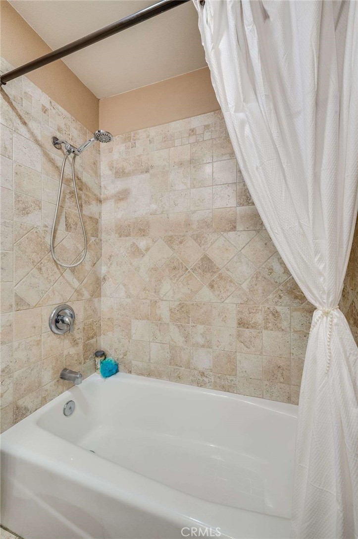 8215 Sandy Lane Paramount, CA 90723 - Photo 22 of 36