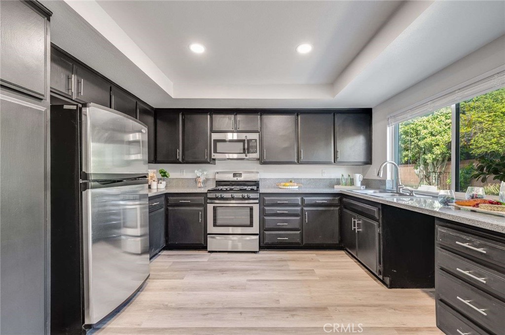 8215 Sandy Lane Paramount, CA 90723 - Photo 10 of 36