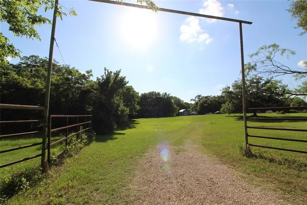 $250,000 | 19470 County Road 4072, Kemp, TX 75143