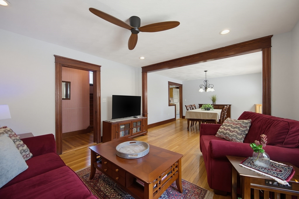 413 Goldthwaite Road Northbridge, MA 01588 - Photo 5 of 34