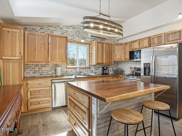 $2,450,000 | 146 Paradise Point, New Tazewell, TN 37825