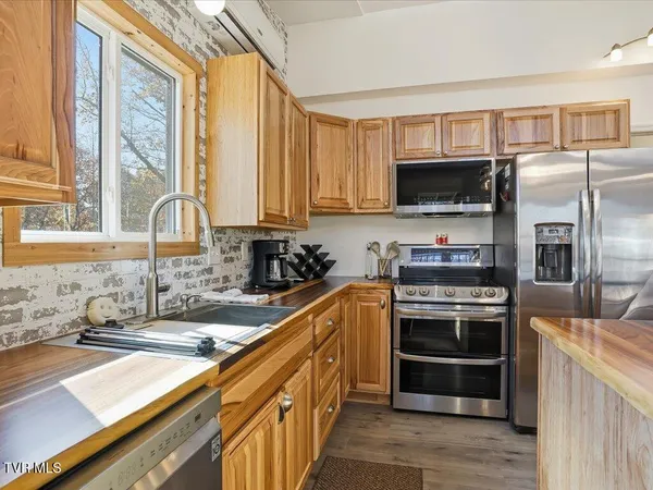 $2,150,000 | 146 Paradise Point, New Tazewell, TN 37825