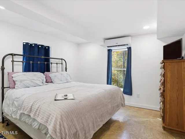 $2,450,000 | 146 Paradise Point, New Tazewell, TN 37825