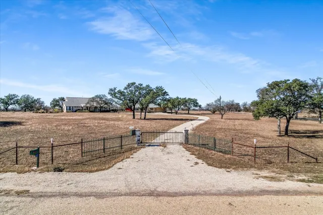 $925,000 | 842 Boos Lane, Fredericksburg, TX 78624