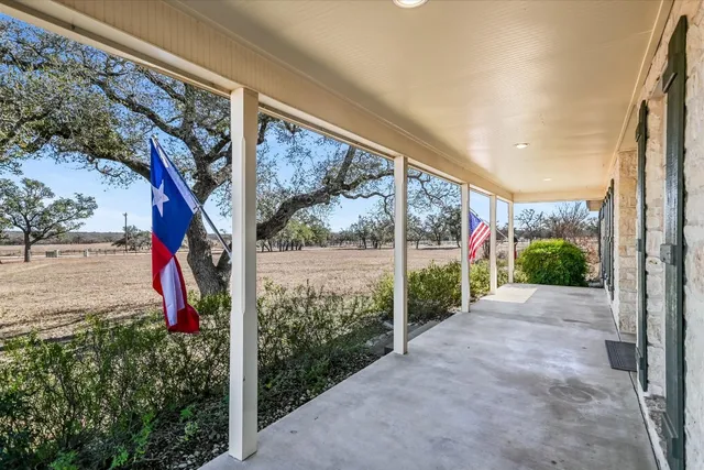 $925,000 | 842 Boos Lane, Fredericksburg, TX 78624