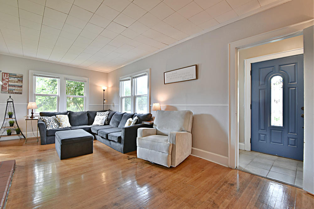 7815 Heiskell Road Powell, TN 37849 - Photo 14 of 34 Spacious Living Room