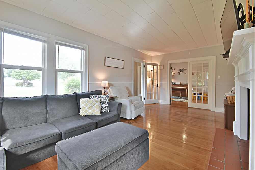 7815 Heiskell Road Powell, TN 37849 - Photo 15 of 34 Living Room Leading to Kitchen
