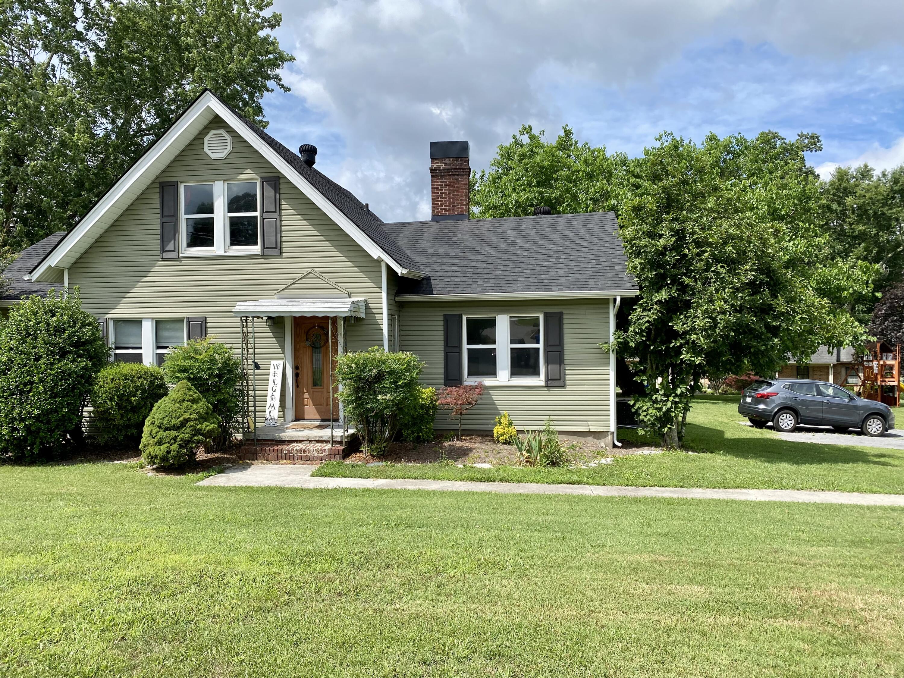 7815 Heiskell Road Powell, TN 37849 - Photo 3 of 34 Front of Home