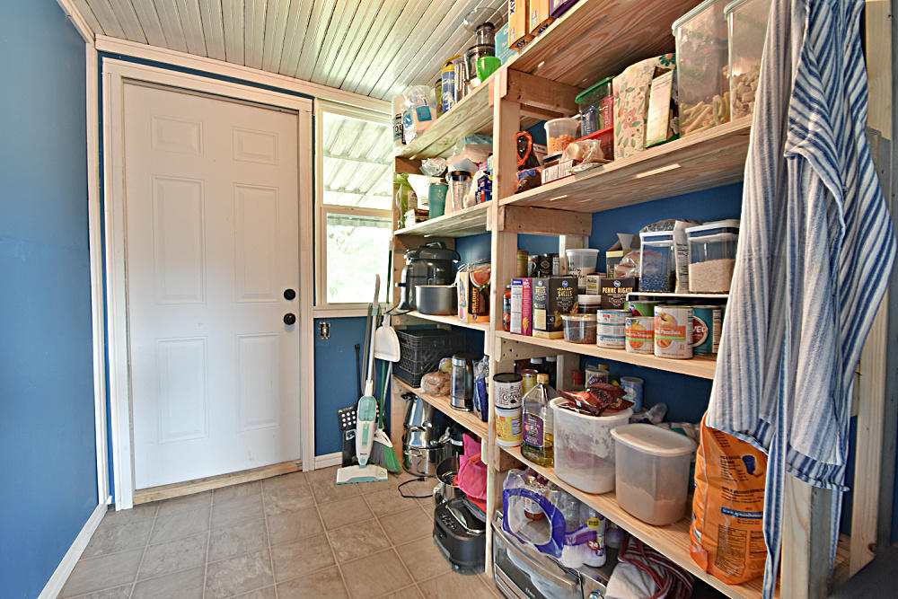 7815 Heiskell Road Powell, TN 37849 - Photo 22 of 34 Walk in Pantry
