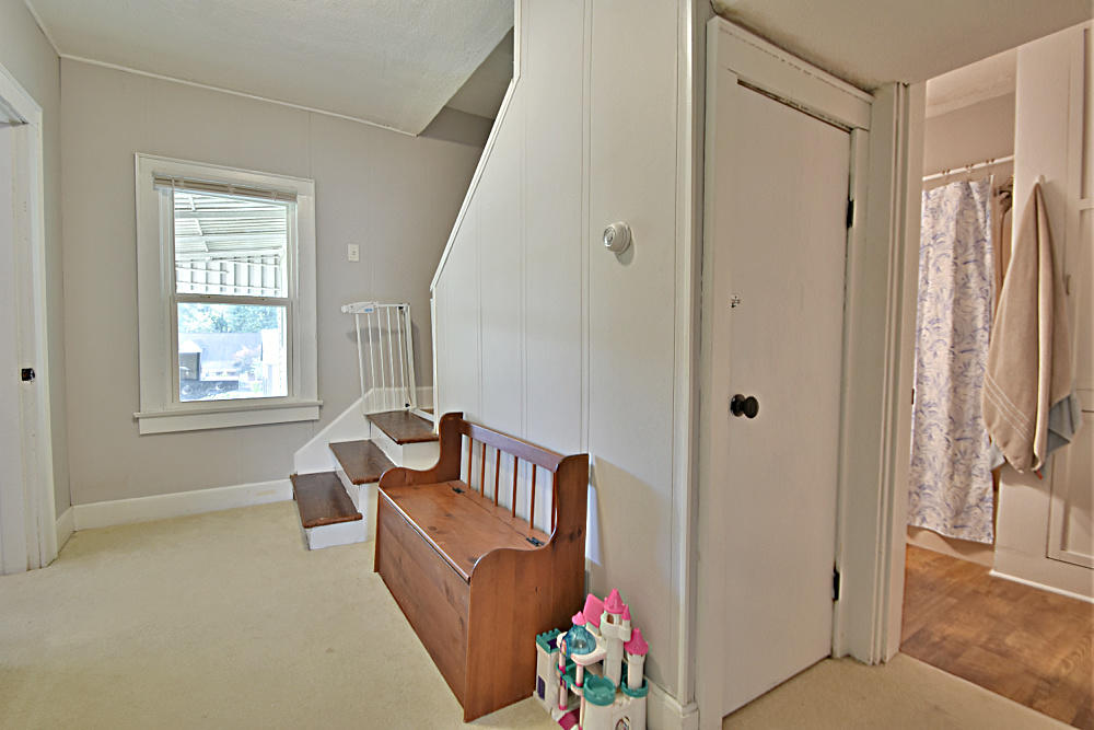 7815 Heiskell Road Powell, TN 37849 - Photo 27 of 34 Hallway