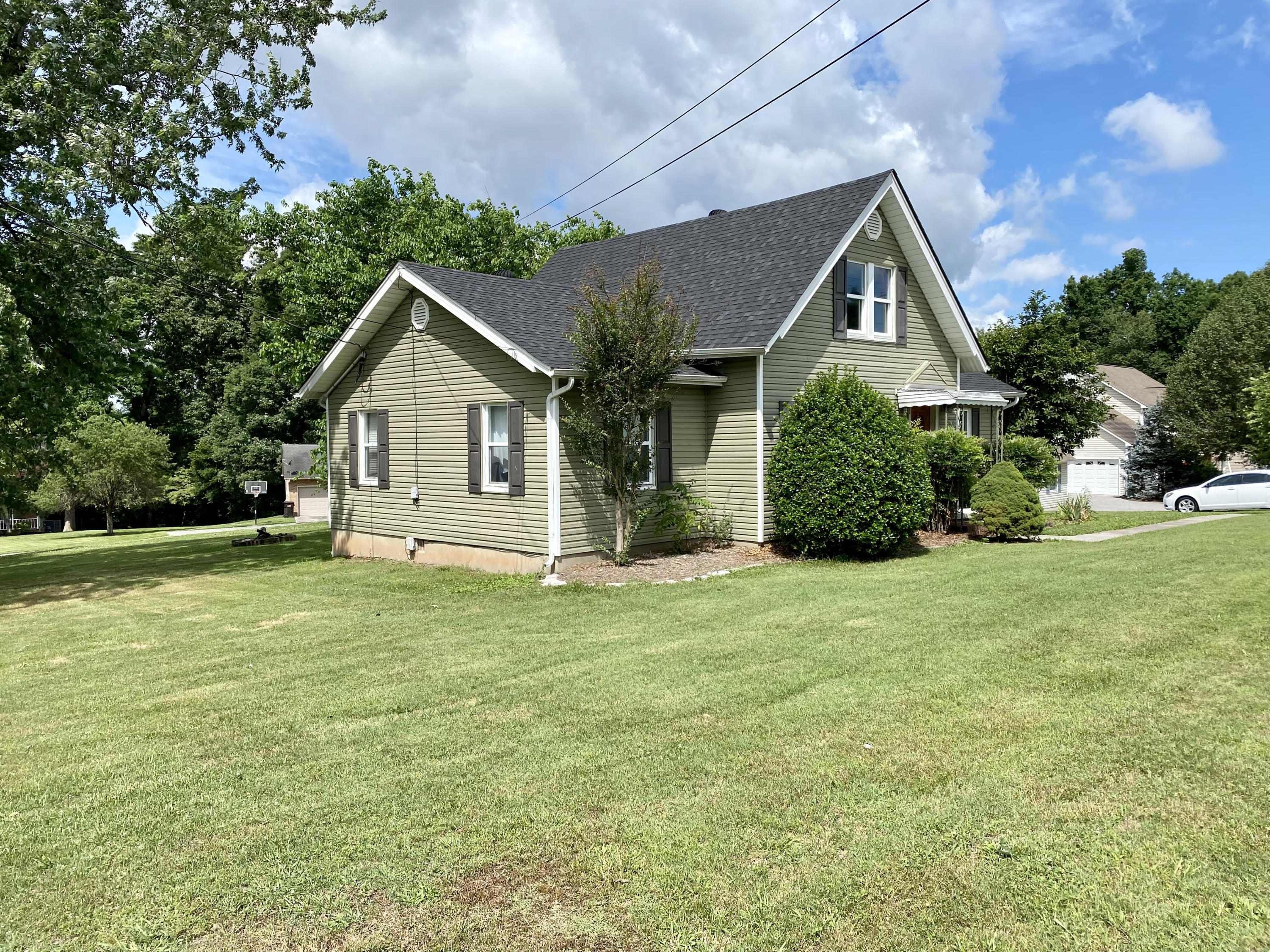 7815 Heiskell Road Powell, TN 37849 - Photo 4 of 34 Side of Home