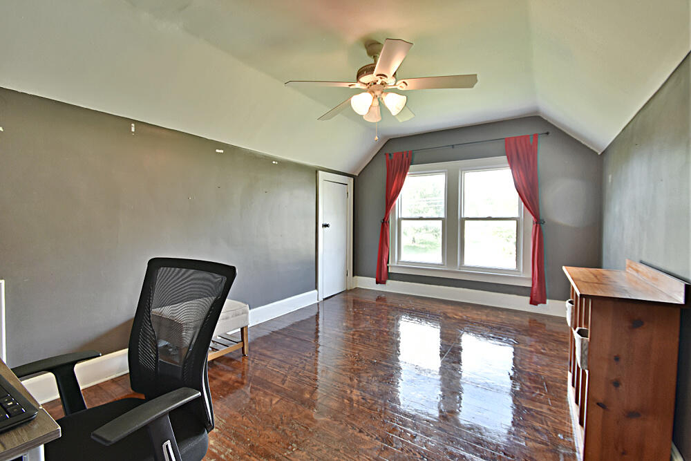 7815 Heiskell Road Powell, TN 37849 - Photo 31 of 34 Upstairs Bedroom #2