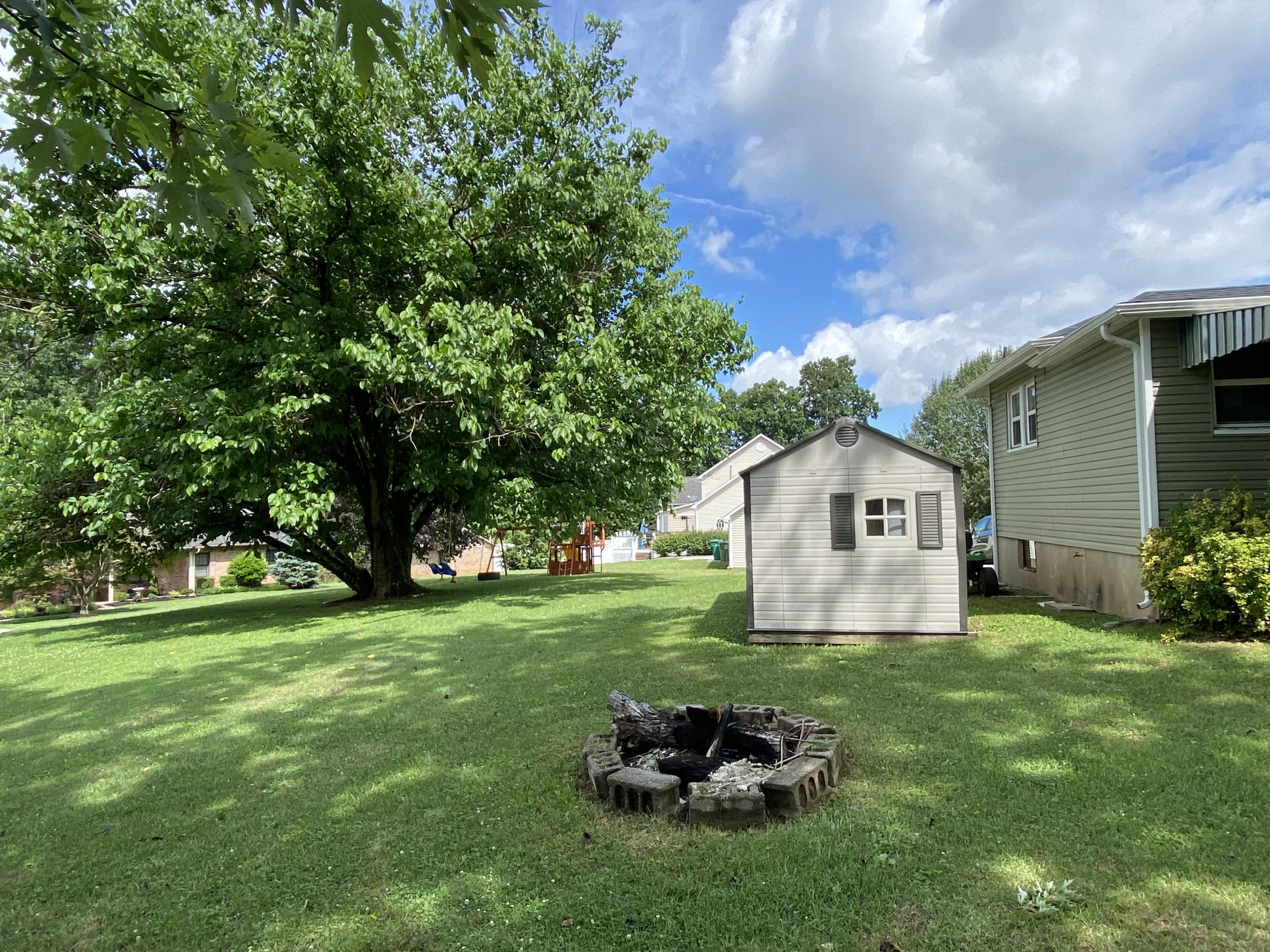 7815 Heiskell Road Powell, TN 37849 - Photo 7 of 34 Spacious Back Yard