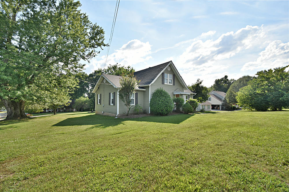 7815 Heiskell Road Powell, TN 37849 - Photo 10 of 34 Large Yard